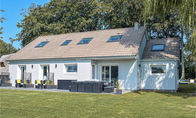 Saint-Martin-aux-Buneaux House | 156 m² House ∙ 5 bedrooms ∙ 10 guests