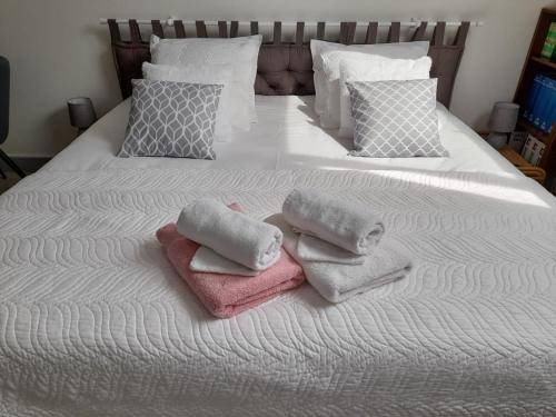 Saint-Sauveur-Marville Bed & Breakfast | 15 m² Bed and breakfast ∙ 1 bedroom ∙ 2 guests