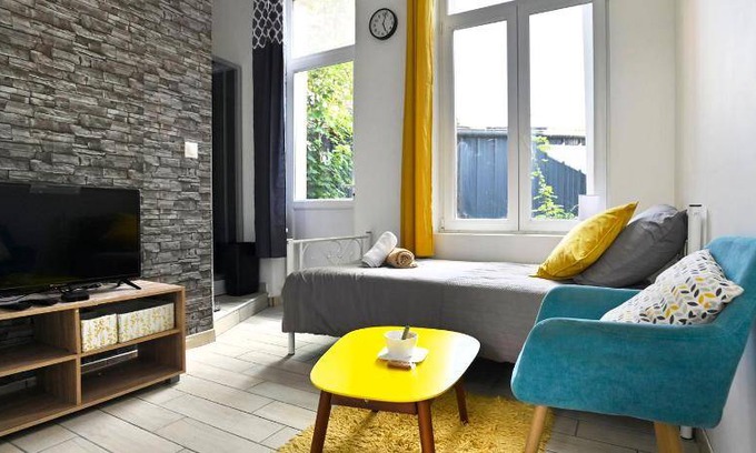 Saint-Quentin Apartment | 15 m² Serviced apartment ∙ 1 guest