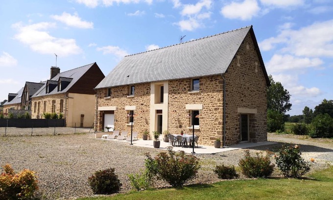 Saint-Ellier-du-Maine House | 150 m² House ∙ 4 bedrooms ∙ 8 guests