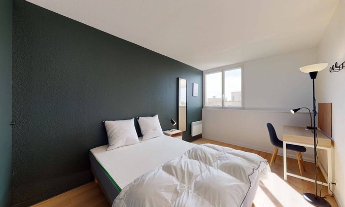 Montigny-le-Bretonneux Resort | 155 m² Private room ∙ 1 bedroom ∙ 2 guests