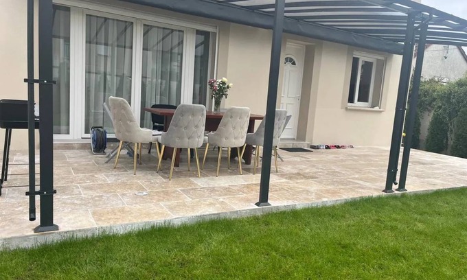 Pontault-Combault House | 170 m² House ∙ 4 bedrooms ∙ 8 guests