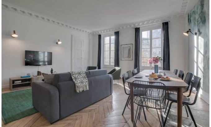 Quartier de la Porte-Saint-Denis Apartment | 183 m² Apartment ∙ 4 bedrooms ∙ 8 guests