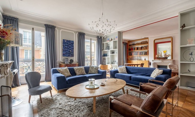 Champs-Elysees Apartment | 185 m² Apartment ∙ 5 bedrooms ∙ 8 guests