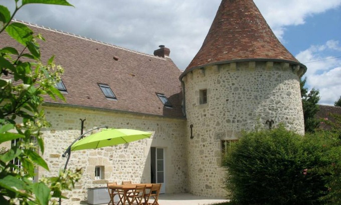 Coulonges-sur-Sarthe Cottage | 200 m² Cabin ∙ 6 bedrooms ∙ 13 guests