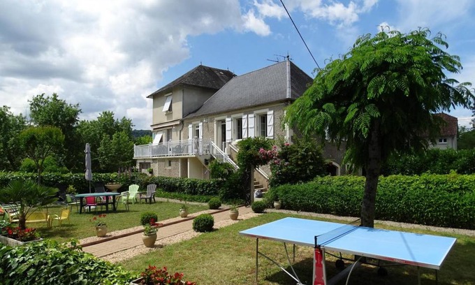 Tauriac House | 201 m² Gîte ∙ 5 bedrooms ∙ 9 guests