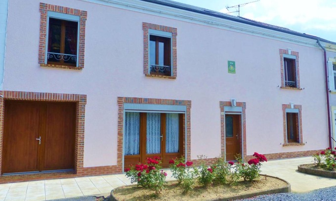 Rocroi House | 225 m² Gîte ∙ 6 bedrooms ∙ 12 guests