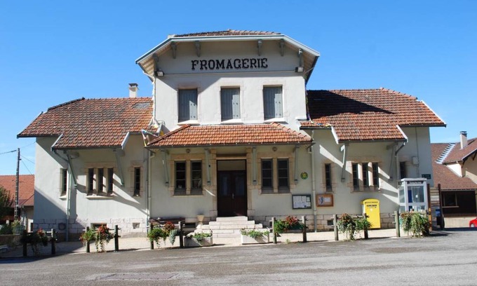 Cormaranche-en-Bugey House | 227 m² Gîte ∙ 7 bedrooms ∙ 15 guests