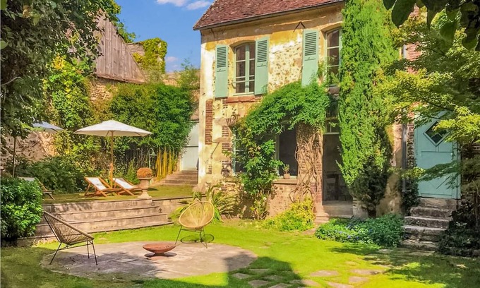 Villeneuve-sur-Yonne House | 230 m² House ∙ 5 bedrooms ∙ 11 guests