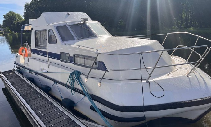 Chatillon en Bazois Boat Rental | 27 m² Houseboat ∙ 1 bedroom ∙ 5 guests