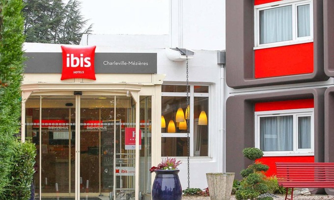 Villers-Semeuse Hotel | 27 m² Hotel ∙ 10 guests