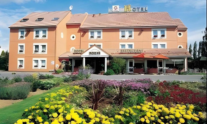 Fontaine-Notre-Dame Hotel | 29 m² Hotel ∙ 127 guests