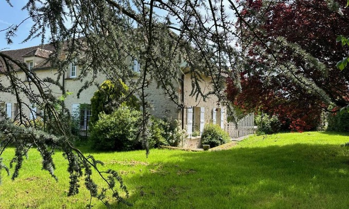 Villiers-Saint-Georges House | 300 m² Gîte ∙ 7 bedrooms ∙ 12 guests