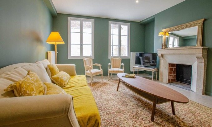 Neuville-sur-Seine House | 300 m² Gîte ∙ 6 bedrooms ∙ 15 guests