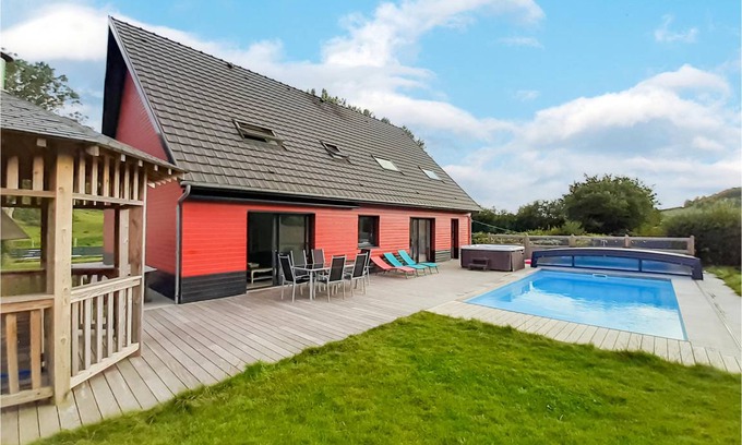 Saint-Denoeux House | 300 m² House ∙ 4 bedrooms ∙ 12 guests