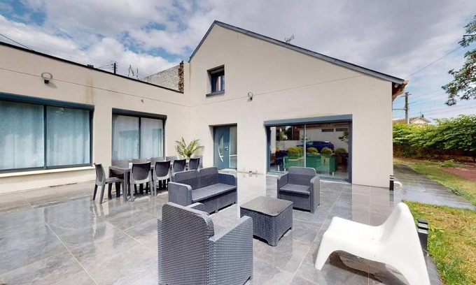 Le Petit-Quevilly Resort | 300 m² Private room ∙ 1 bedroom ∙ 1 guest