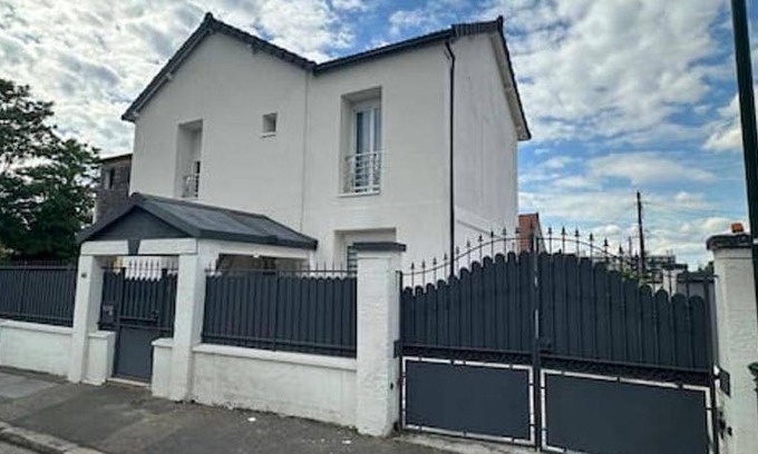 Colombes Villa | 300 m² Villa ∙ 3 bedrooms ∙ 7 guests