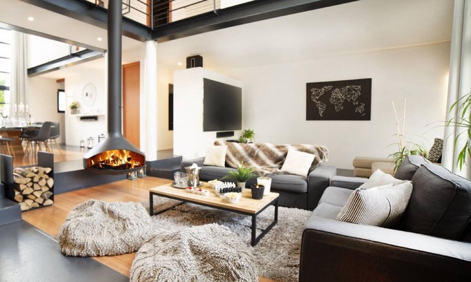 Saint-Genis-Pouilly House | 350 m² House ∙ 5 bedrooms ∙ 12 guests