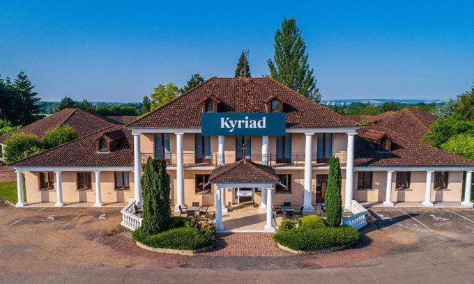 Malay-le-Grand Hotel | 40 m² Hotel ∙ 127 guests