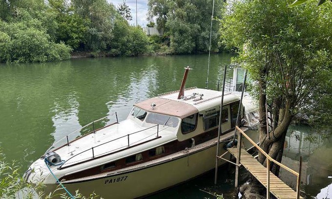 Louveciennes Boat Rental | 40 m² Houseboat ∙ 1 bedroom ∙ 5 guests