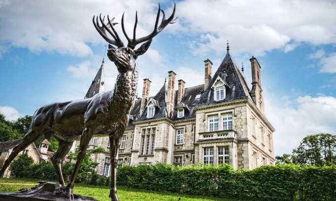 Saint-Jean-aux-Bois Apartment | 400 m² Apartment ∙ 8 bedrooms ∙ 17 guests