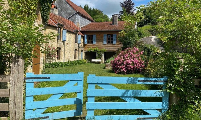 Tourteron House | 400 m² House ∙ 4 bedrooms ∙ 8 guests