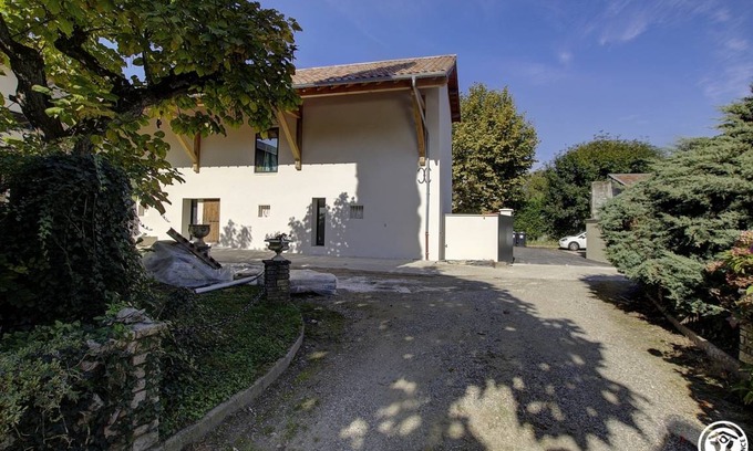 Beynost House | 43 m² Gîte ∙ 1 bedroom ∙ 5 guests