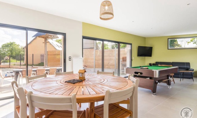 Vesly House | 430 m² Gîte ∙ 7 bedrooms ∙ 14 guests