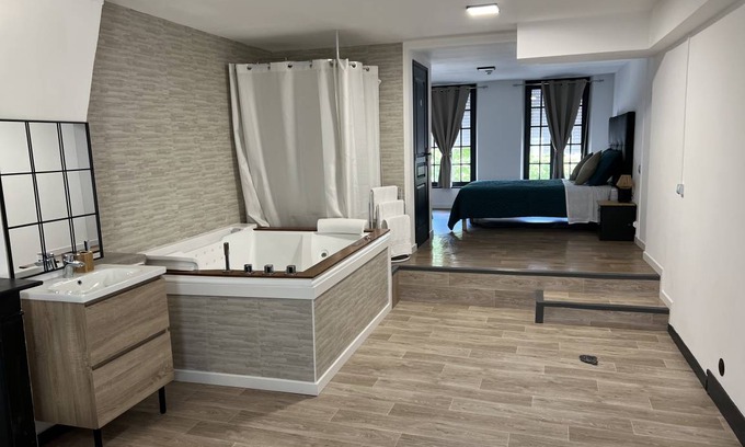 Saint-Acheul Resort | 45 m² Private room ∙ 1 bedroom ∙ 2 guests