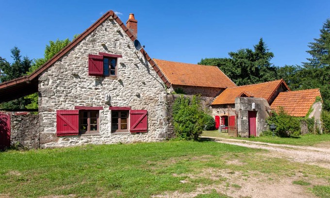 Saint-Sernin-du-Bois House | 54 m² House ∙ 2 bedrooms ∙ 4 guests