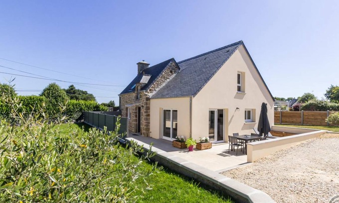 Saint-Pierre-Eglise Cottage | 82 m² Cabin ∙ 2 bedrooms ∙ 4 guests