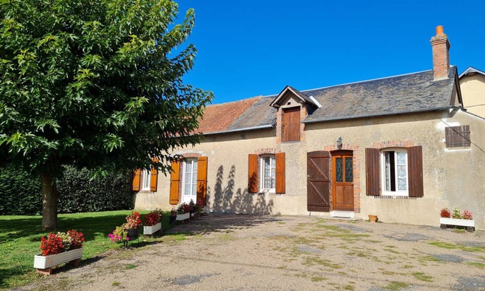 Pierrefitte-es-Bois Cottage | 85 m² Cabin ∙ 2 bedrooms ∙ 5 guests