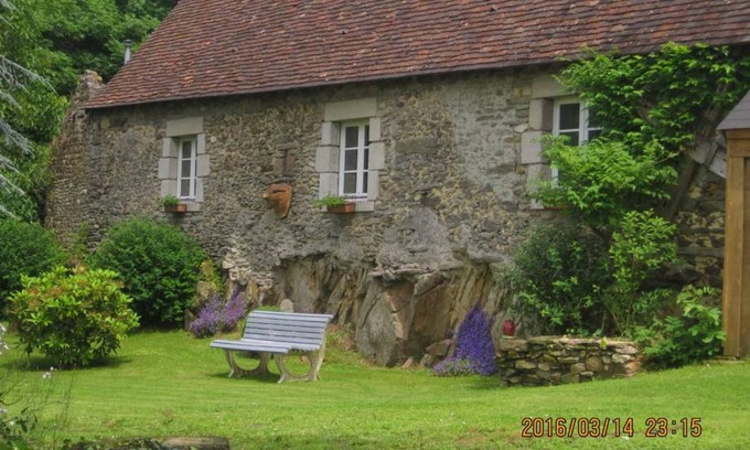 Moulins-le-Carbonnel Cottage | 85 m² Cabin ∙ 2 bedrooms ∙ 6 guests