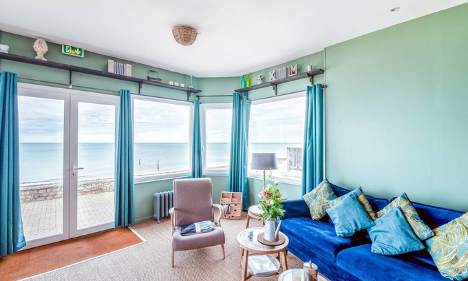 Saint-Regnobert-de-la-Cote-de-Nacre Apartment | 95 m² Apartment ∙ 3 bedrooms ∙ 6 guests