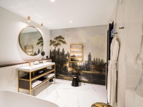 Fontainebleau Hotel | Aigle Noir Hotel Fontainebleau - MGallery Collection