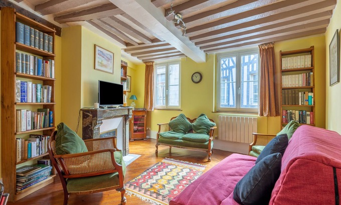 Rouen City Centre Apartment | Amandus - Two Bedroom Apartment, Sleeps 6