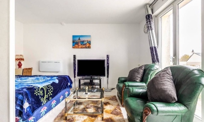 Seine-et-Marne Apartment | Apartment ∙ 8 guests