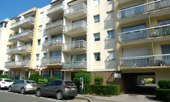 Boulogne-Centre Apartment | Apartment in Residence with balcony and garage