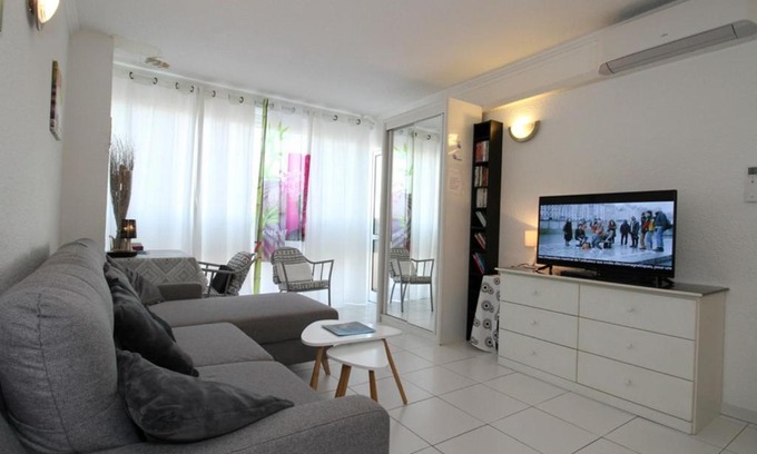 Balaruc-les-Bains Apartment | Appartement Balaruc-les-Bains, 3 pièces, 5 personnes - FR-1-553-7