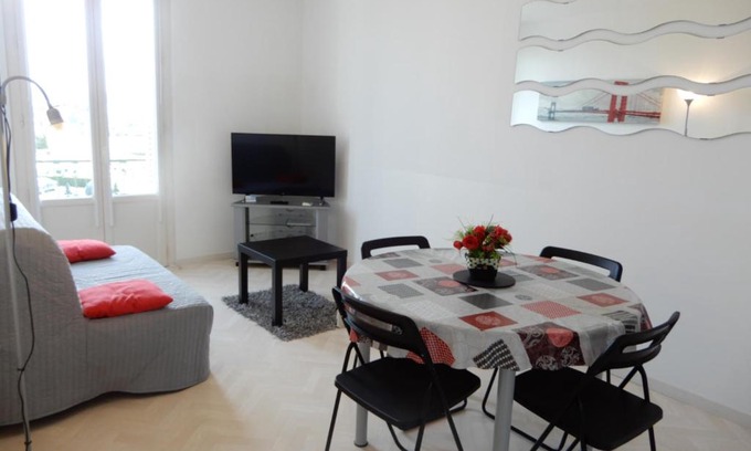 Mers-les-Bains Apartment | Appartement La Vue Mers avec vue panoramique et balcon, 100 m plage, vélos fournis LOCATION CAPRICIOSA, petit dejeuner en option