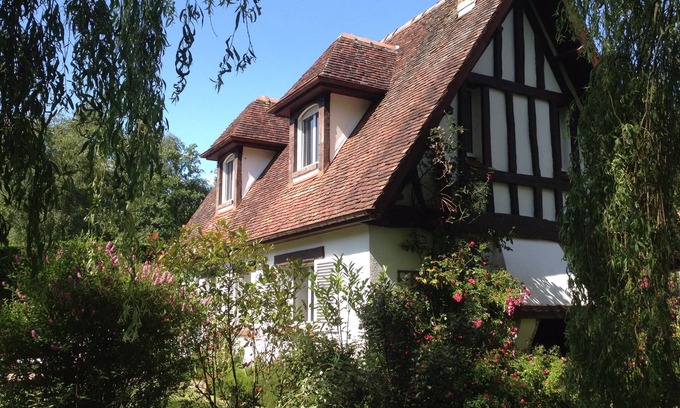 Groffliers Cottage | AUTHIE BAY GUEST HOUSE IN THE HEART OF 2 HECTARS PARC