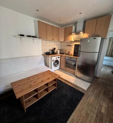 Choisy-le-Roi Apartment | Basic Cozy