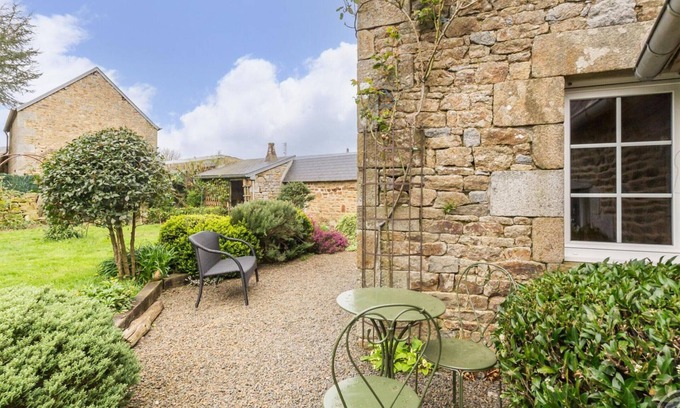 Coulouvray-Boisbenatre Cottage | Charming Countryside House with Private Garden Near Hiking Trails