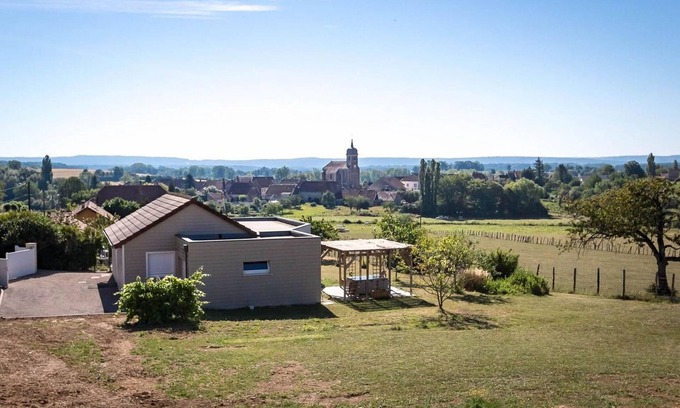 Vy-le-Ferroux Cottage | Charming house with pool, WiFi, and pets allowed