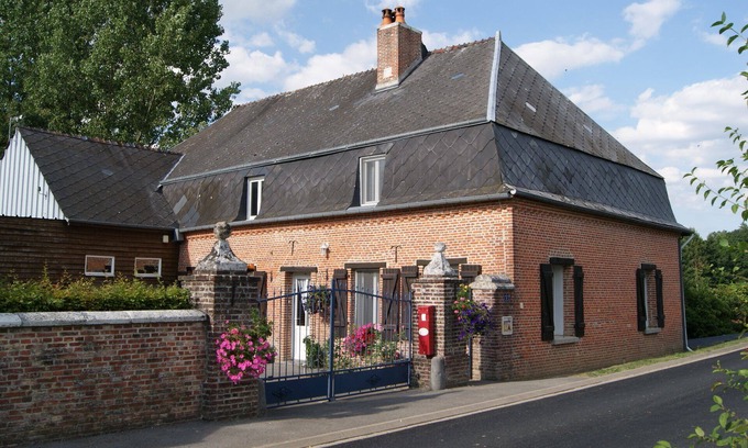 Iviers House | cottage in the countryside with a private pond