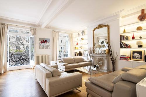 Notre-Dame-des-Champs Apartment | Deluxe Paris St Germain Suite