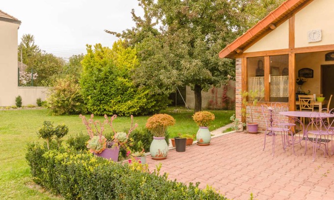 Maizieres-la-Grande-Paroisse House | 130 m² Gîte ∙ 2 bedrooms ∙ 4 guests