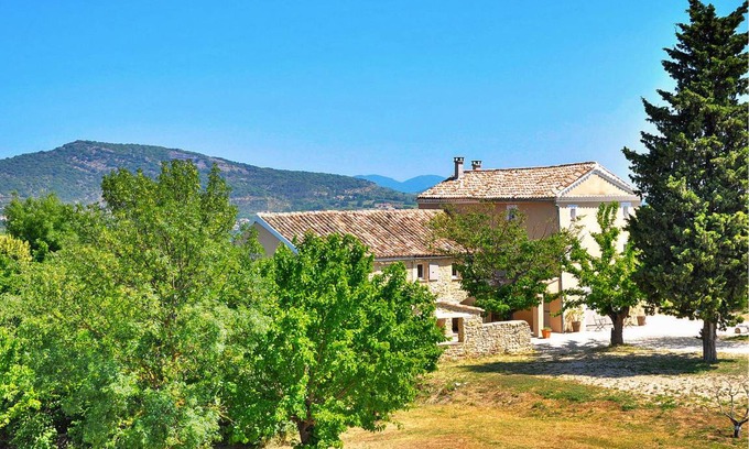 Saint-Sauveur-de-Cruzieres House | 400 m² Farmhouse ∙ 8 bedrooms ∙ 20 guests