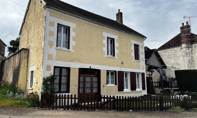 Sainte-Colombe-sur-Loing House | La Forge pretty little house 4 pers near guédelon