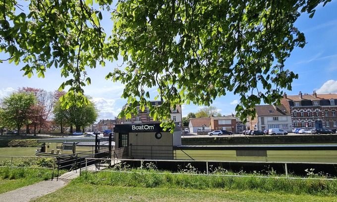Saint-Omer Boat Rental | Gîte de groupe sur l'eau - Barge in Saint-Omer at the gateway to the Marais Audomarois